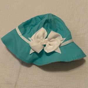 Mud Pie infant sun hat with white bow size 6-18 months